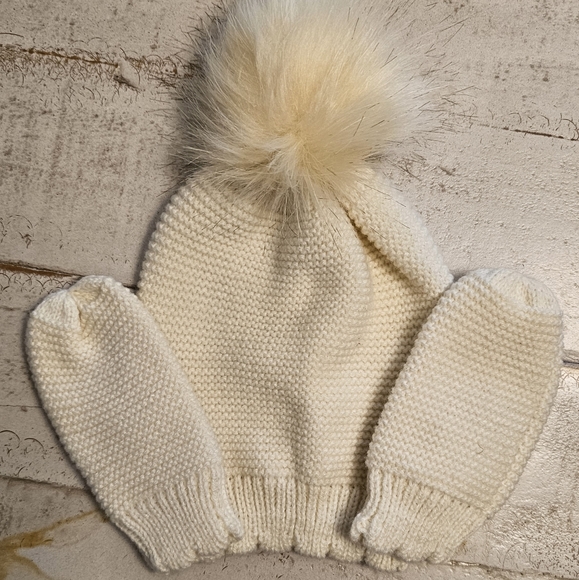Baby Winter Warm Hat with  Pom Pom & Matching Mittens - Picture 3 of 7